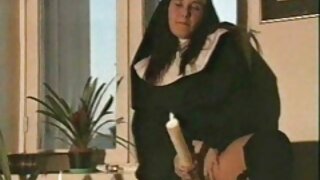 Փոթորկոտ էբենոս աղջիկը ուտում է իր սիրելիին՝ լեսբիական պոռնոգրգռիչ տեսանյութում