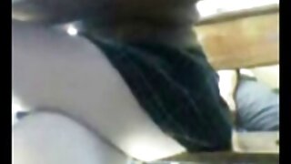 Հագեցած փոքրիկ Սառա Դարկը լատեքսով հանդերձանքով ուժեղ հարվածում է իր պունանին